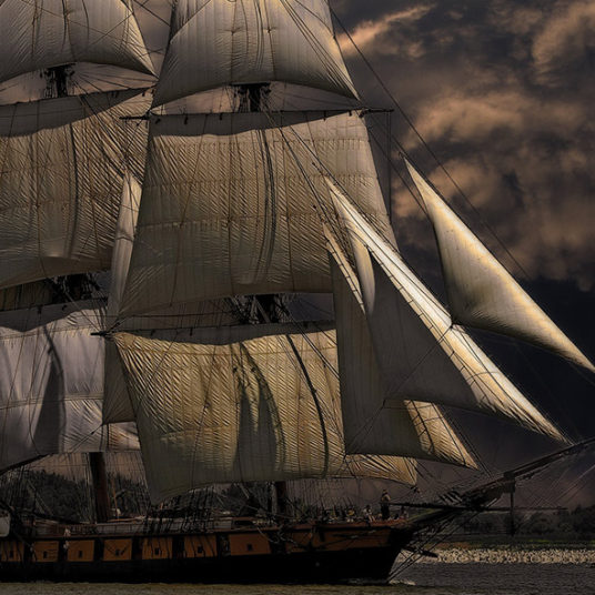 Creaking Wooden Ship in a Thunderstorm – SleepDroid Studios